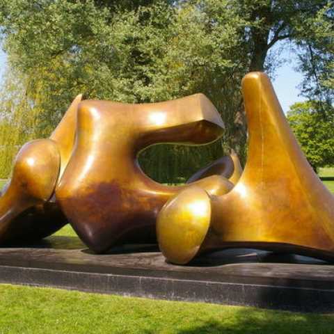 Henry Moore sculpture by Julian Osley - http://www.geograph.org.uk/photo/797683
