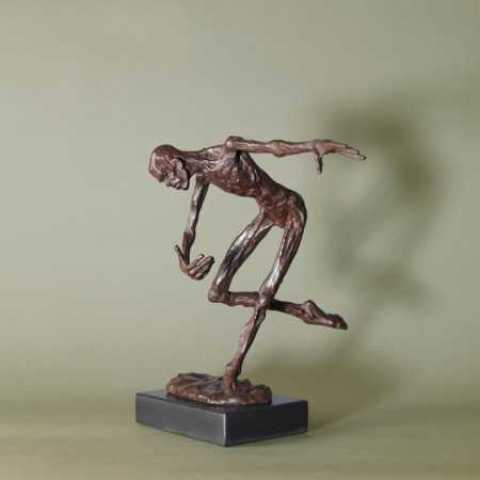 Dancer I bronze - 1 of an edition of 9 H 30 x W 32 x D 23 cm