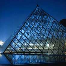Jenny Holzer, Xenon for Bordeaux and Paris, 2001 © 2001 Jenny Holzer, member Artists Rights Society (ARS), NY Photo Attilio Maranzano