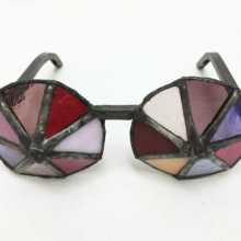 Lex Shute, Ocular Device (Lyserg). Glass, lead, copper, foil, solder, 6.5 x 15 x 16.5cm