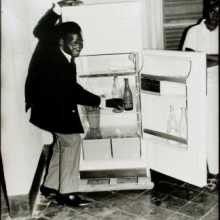 Me Alone at the Fridge, 1968 | © Malick Sidibé / Courtesy HackelBury Fine Art, London